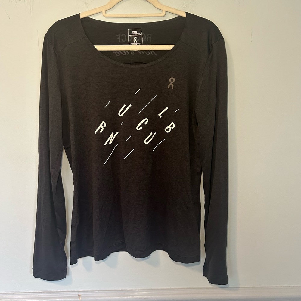 On Running Run Club Black Performance Long-Tee Athletic Top Size Large Women’s